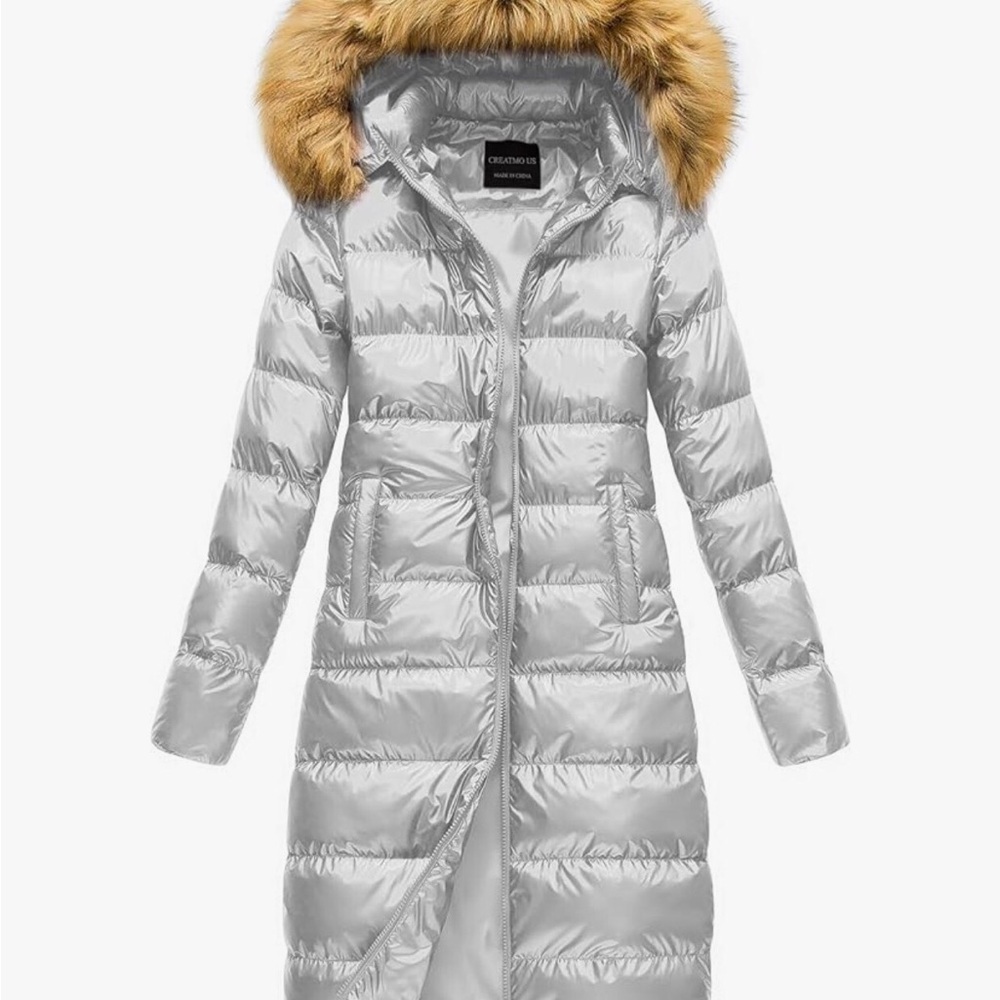 Stylish Silver Puffer Coat with Faux Fur Hood